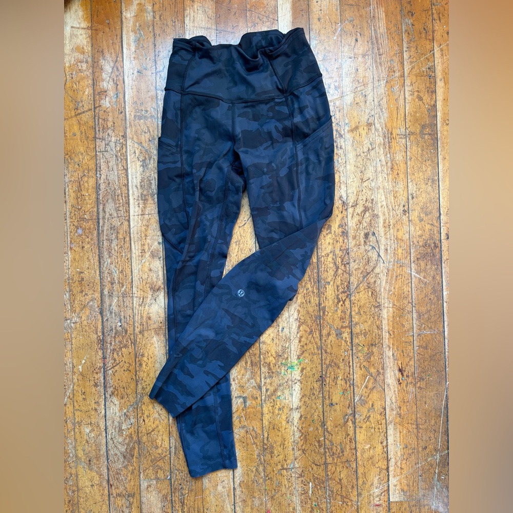 Lululemon leggings with pockets in black camo